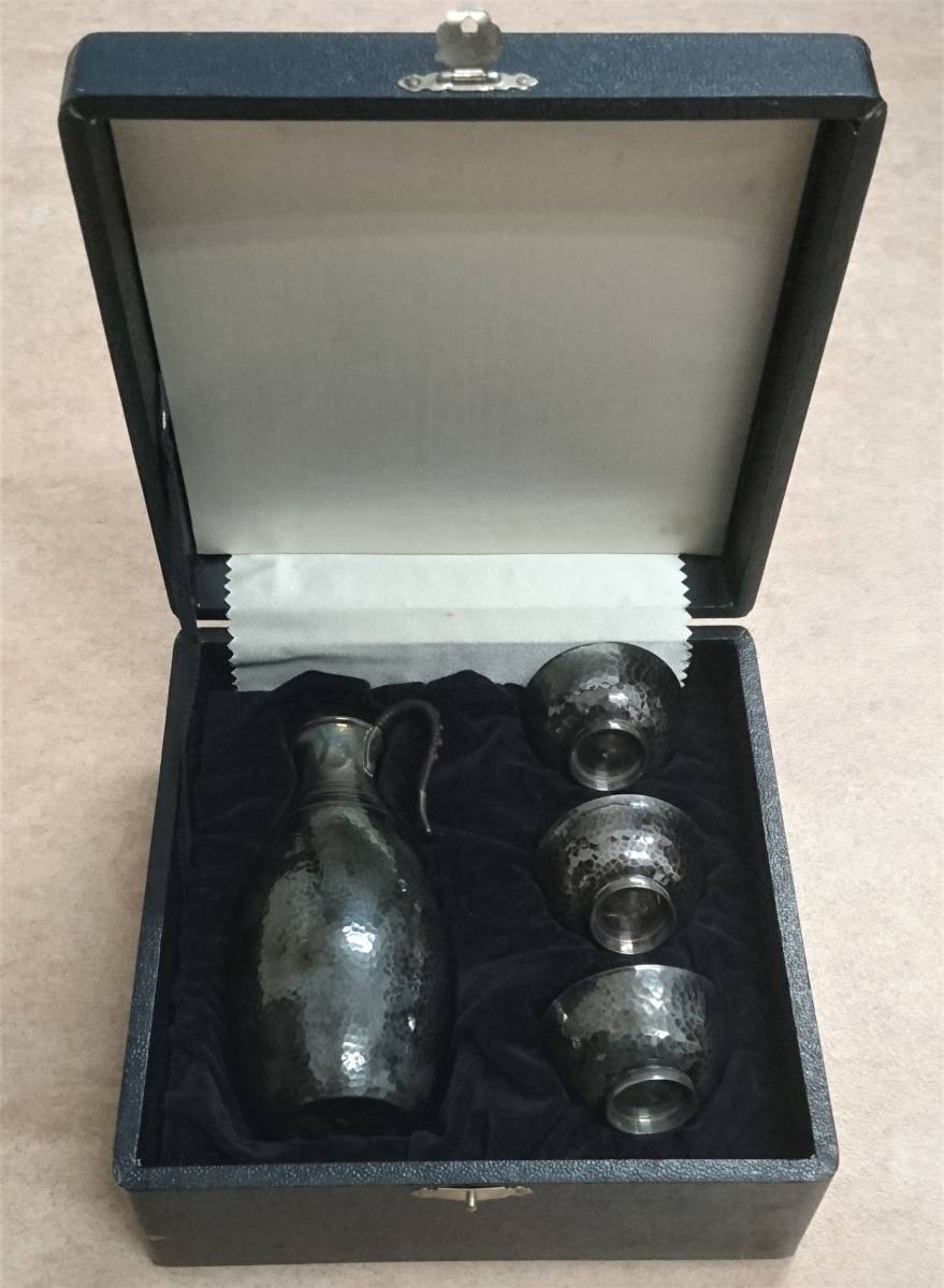 日本初公式 ◇ 純銀 酒器揃 チロリ・盃 鎚目打出 170g 徳利 お猪口