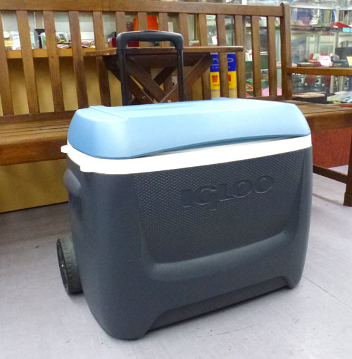 セール，爆買い IGLOO/イグルー クーラーボックス 58L 62QT MAXCOLD/マックスコールド ブルー＆ブラック 車輪付 取手調節可(50L～)｜売買されたオークション情報、yahooの商品情報をアーカイブ公開 - オークファン 50L～
