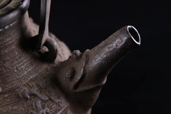 秦蔵六造 鉄瓶 饕餮文 鉄砲口 小振 煎茶道具　N952 購入サイト 【天25864】 初代 秦蔵六造 『鉄瓶』 共箱 在銘 鉄砲口