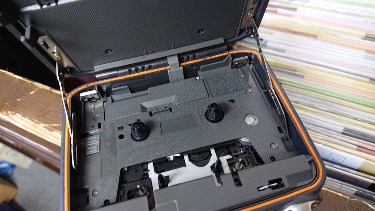 ◎ジャンク ポータブルカセット PANASONIC SHOCK WAVE 迷彩色 RQ-SW5GT