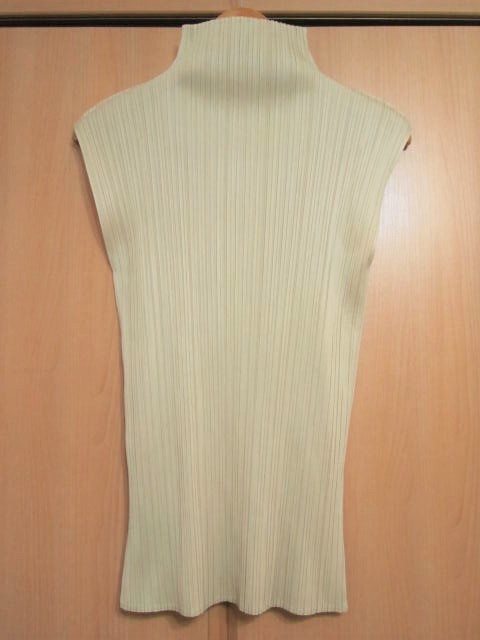 イッセイミヤケ ISSEY PLEATS PLEASE me MIYAKE プリーツ ハイネックの