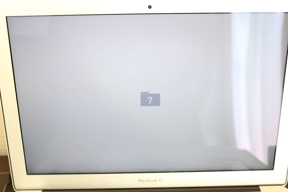 ジャンク Apple Macbook Air MC503J/A 2010 13.3インチ/メモリ2GB