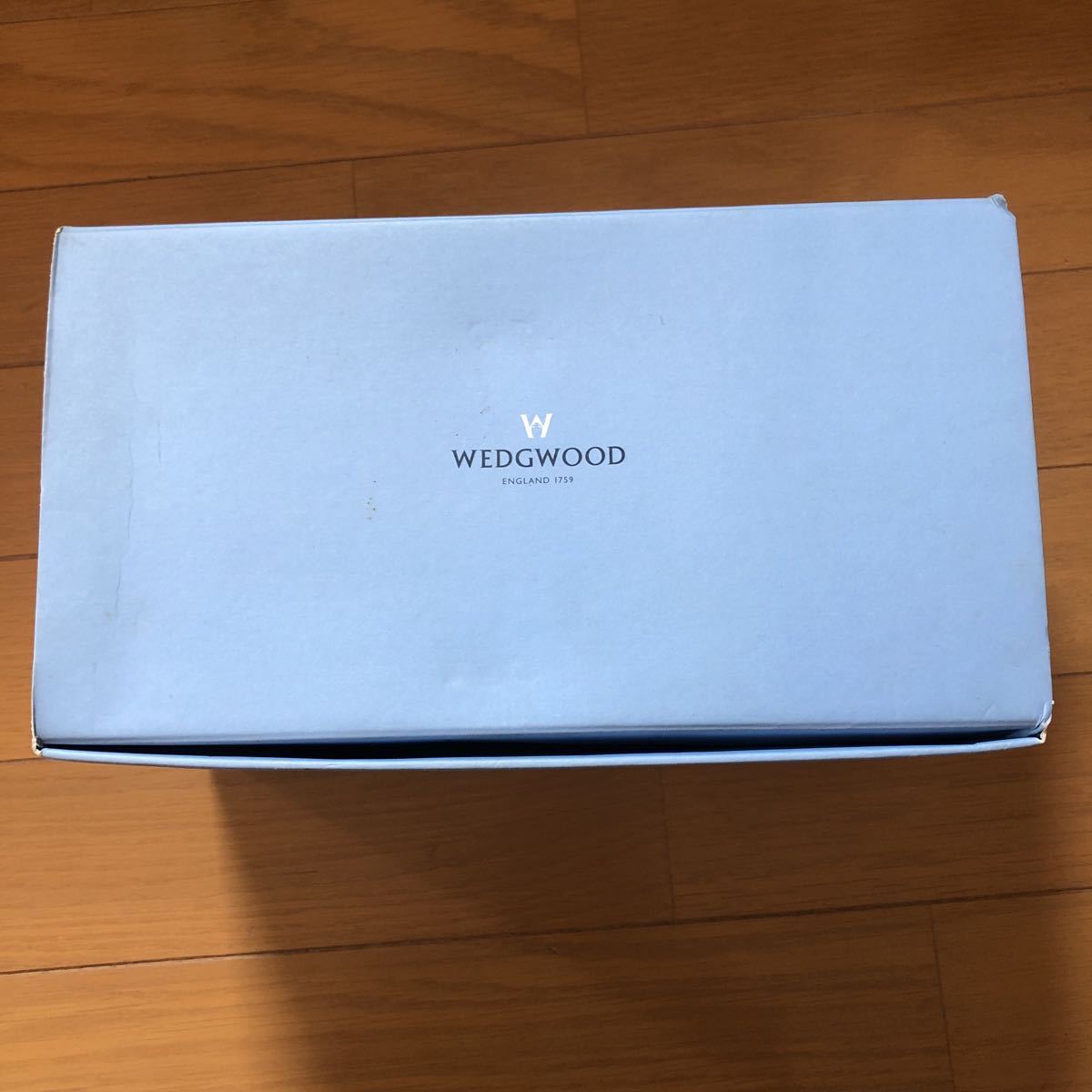  WEDGWOOD ウェッジウッド ワイルドストロベリー 可愛い花瓶 18cm(ウェッジウッド)｜売買されたオークション情報、yahooの商品情報をアーカイブ公開 - オークファン ウェッジウッド
