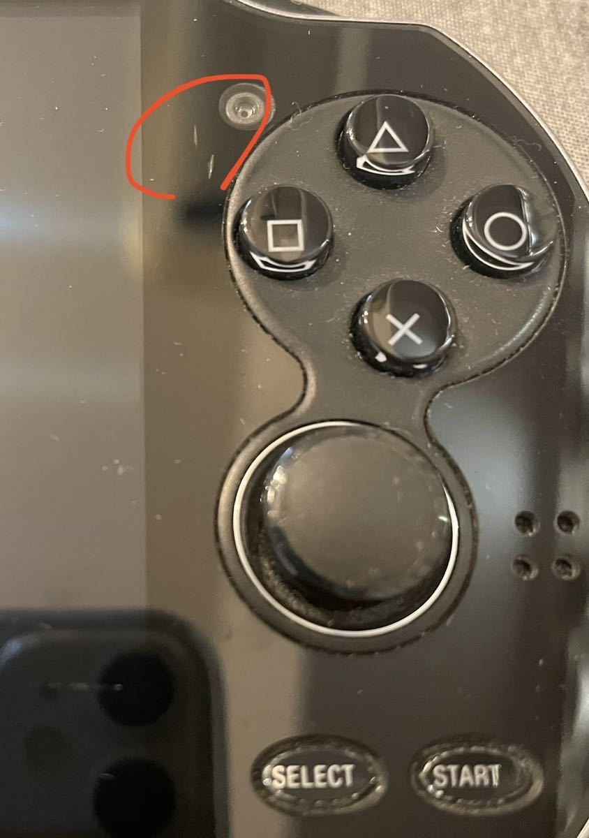 中古　PS Vita PCH-1100　32GBメモリ付き PCH-1100 Vita PSVITA 32GBメモリーカード付 AA01 3G&frasl;Wi-