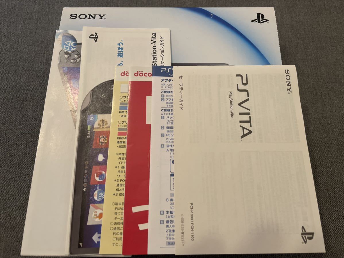 中古　PS Vita PCH-1100　32GBメモリ付き PCH-1100 Vita PSVITA 32GBメモリーカード付 AA01 3G&frasl;Wi-