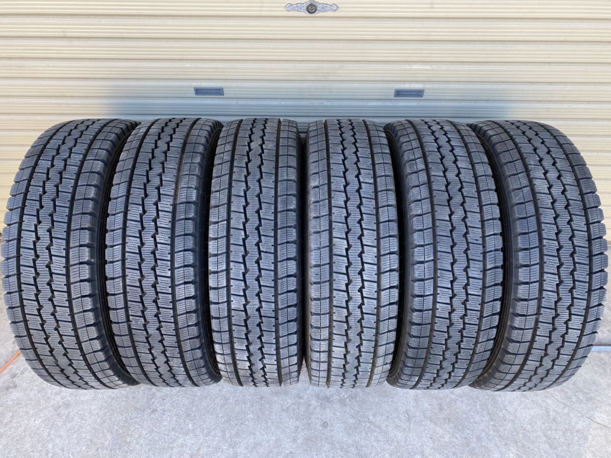 送料無料 215/70R17.5 スタッドレス ダンロップ LT03 2017年トヨタ 