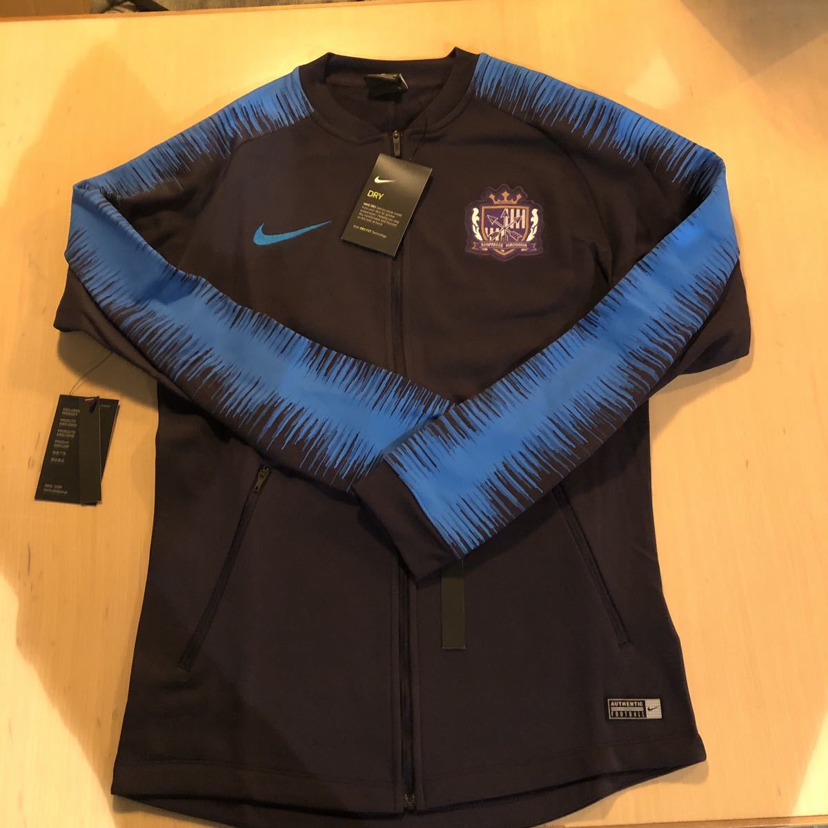 サンフレッチェ広島アンセムジャケット Mサイズ Jリーグ 売買されたオークション情報 Yahooの商品情報をアーカイブ公開 オークファン Aucfan Com