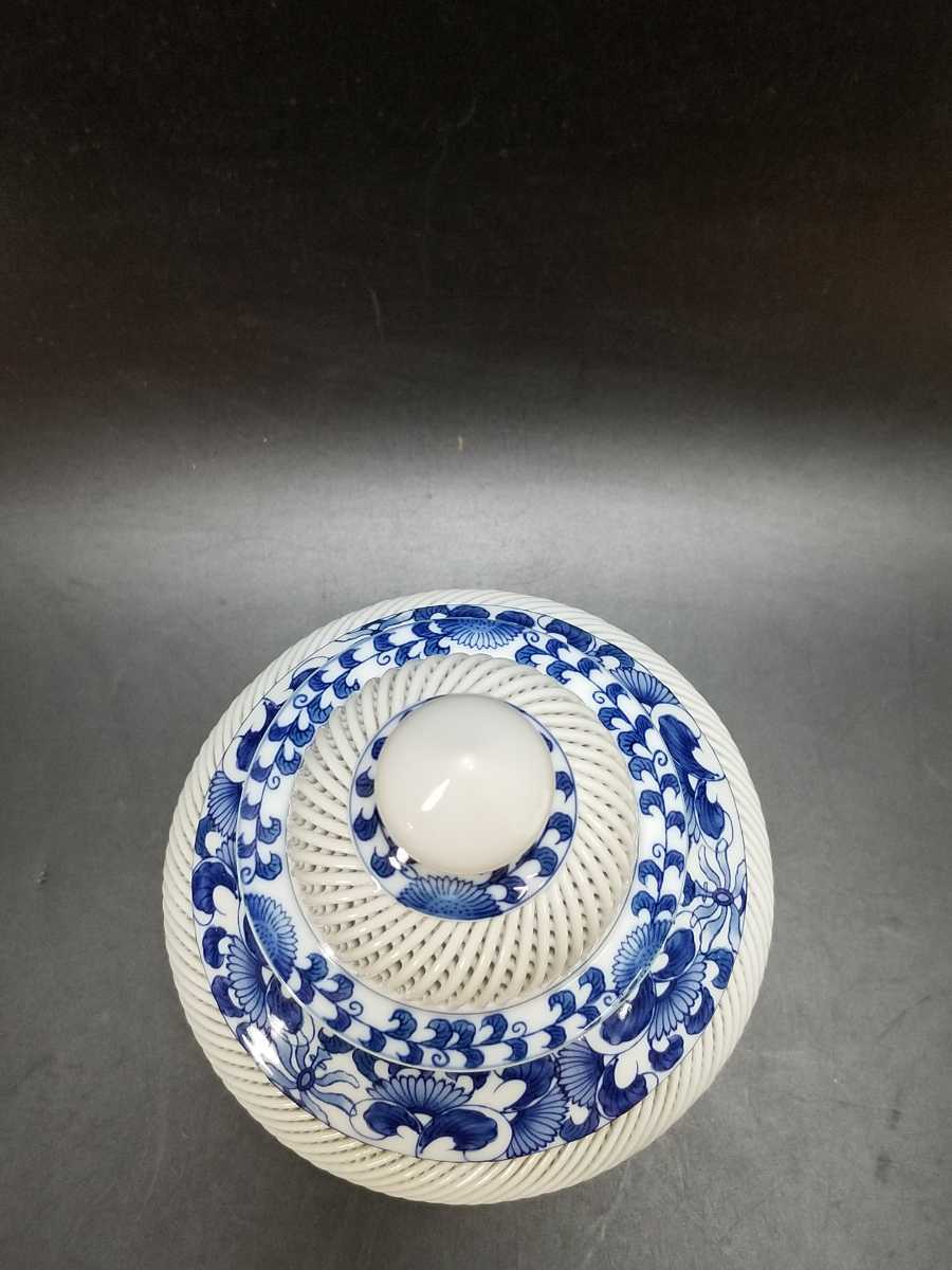 有田焼 正光窯 琴峰作 網目透かし細工 蓋付き 壷 高さ約33cm 草花紋 花瓶 染付 白磁 銘 陶磁器 床の間 _3