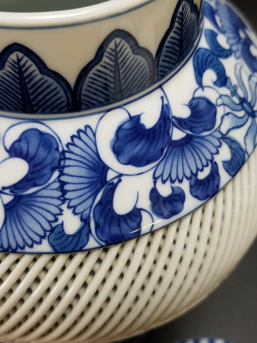 有田焼 正光窯 琴峰作 網目透かし細工 蓋付き 壷 高さ約33cm 草花紋 花瓶 染付 白磁 銘 陶磁器 床の間 _5