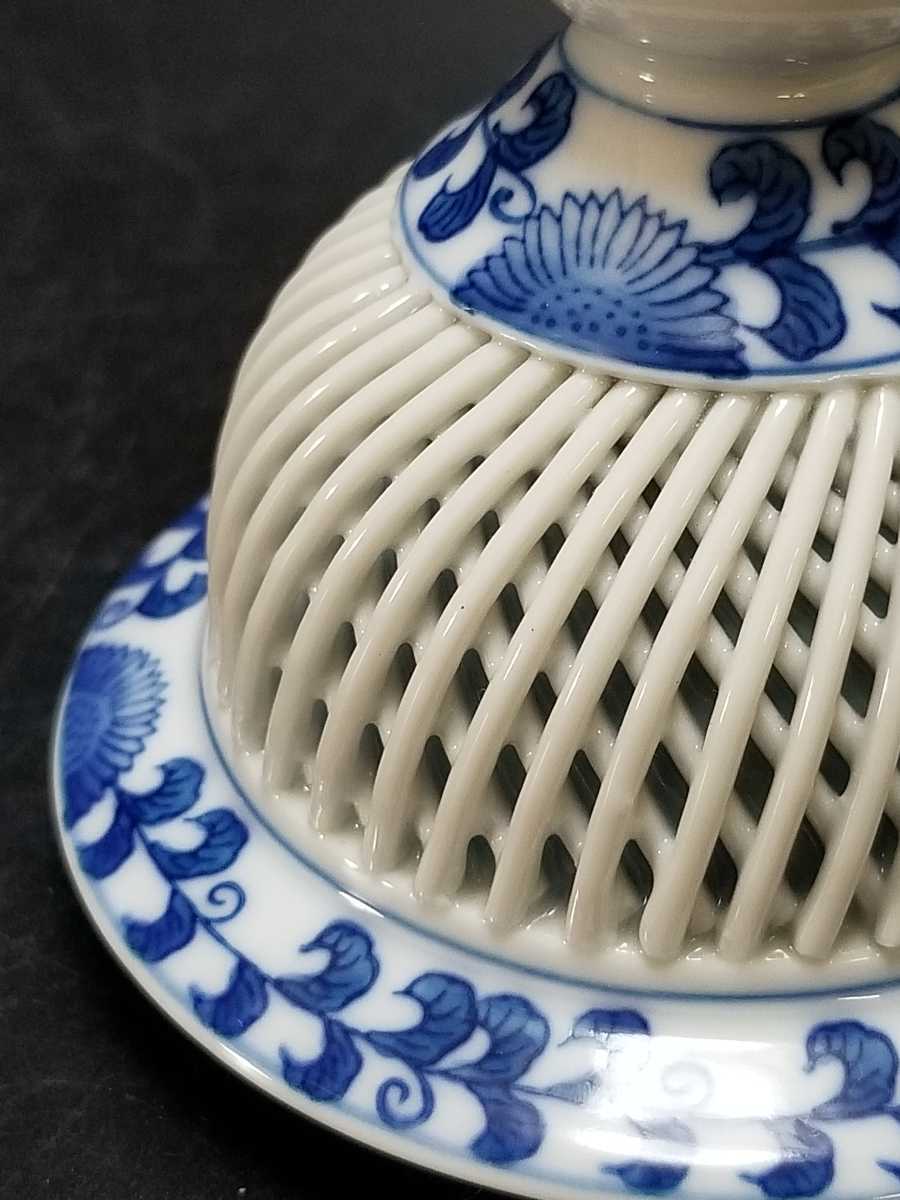 有田焼 正光窯 琴峰作 網目透かし細工 蓋付き 壷 高さ約33cm 草花紋 花瓶 染付 白磁 銘 陶磁器 床の間 _7