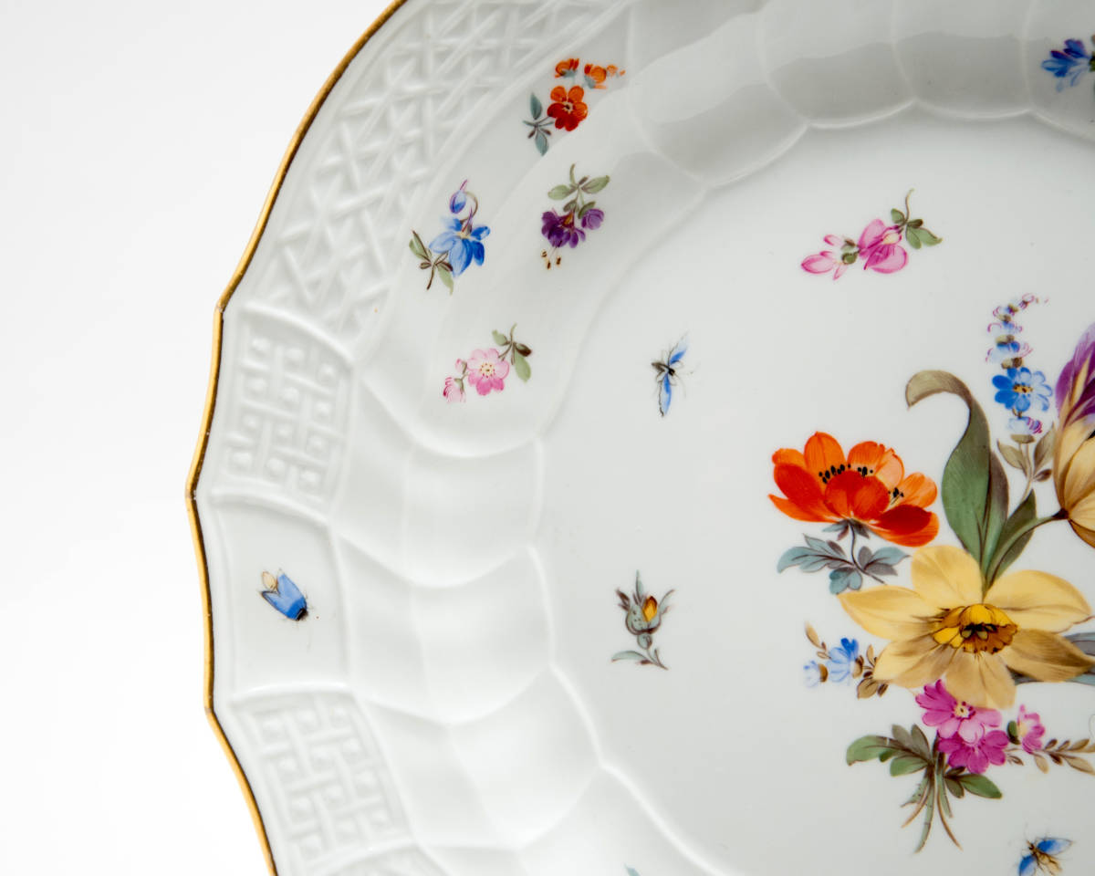 古マイセン 花のブーケと虫の絵付け ノイブランデンシュタインレリーフ 