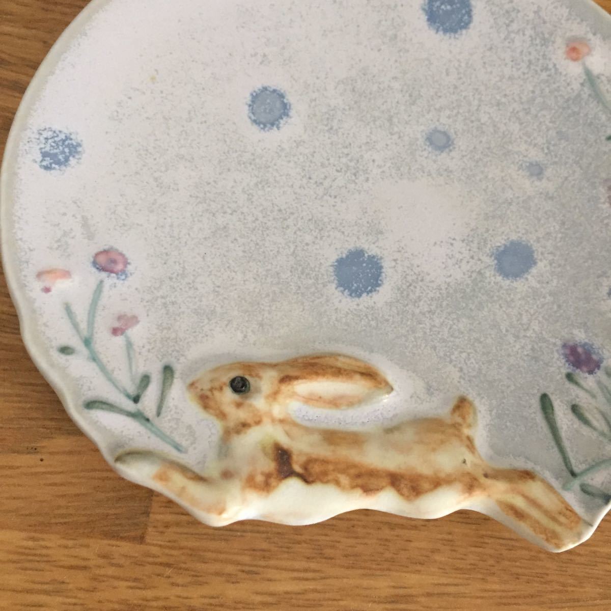 作家　陶芸作家　人気作家　うつわやみたす　希少　プレート　うさぎ　ホワイト 新品 うつわやみたす うさぎ ウサギ お皿 プレート 作家 器 水玉 ドット