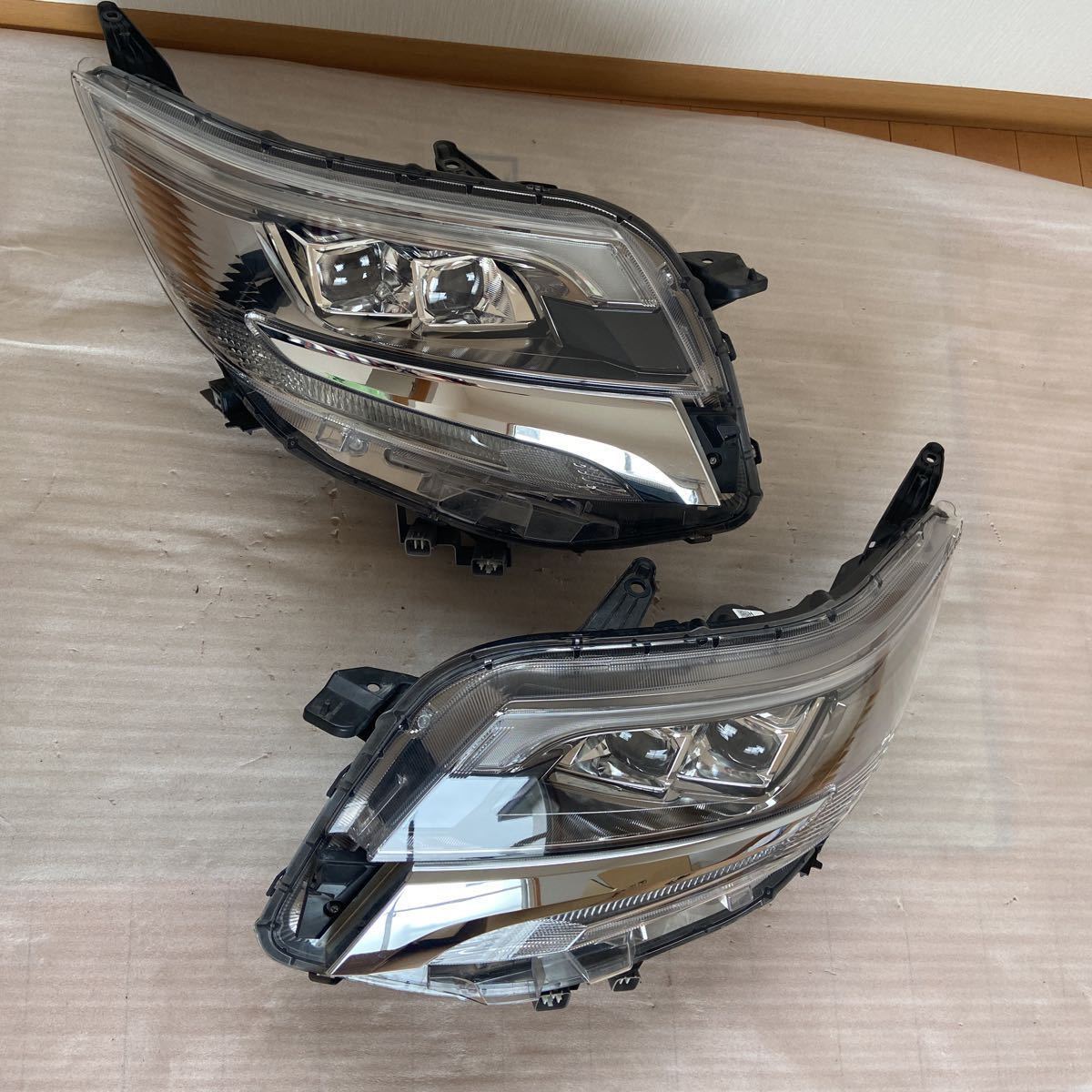 エスクワイア後期加工ヘッドライト左右セット トヨタ エスクァイア 後期 左右ヘッドライト 【公式通販】