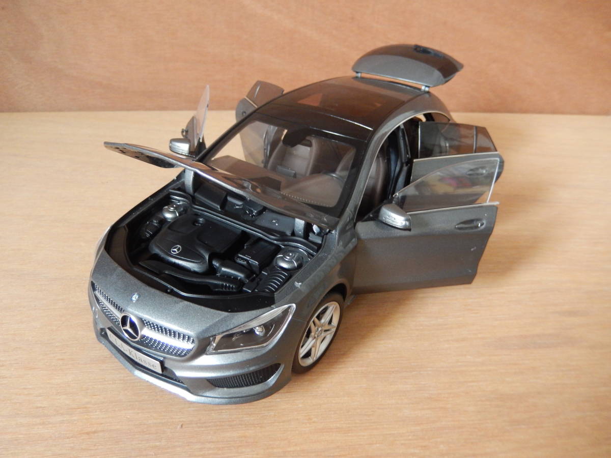 メルセデスベンツ CLA シューティングブレーク 1／18 ディーラー