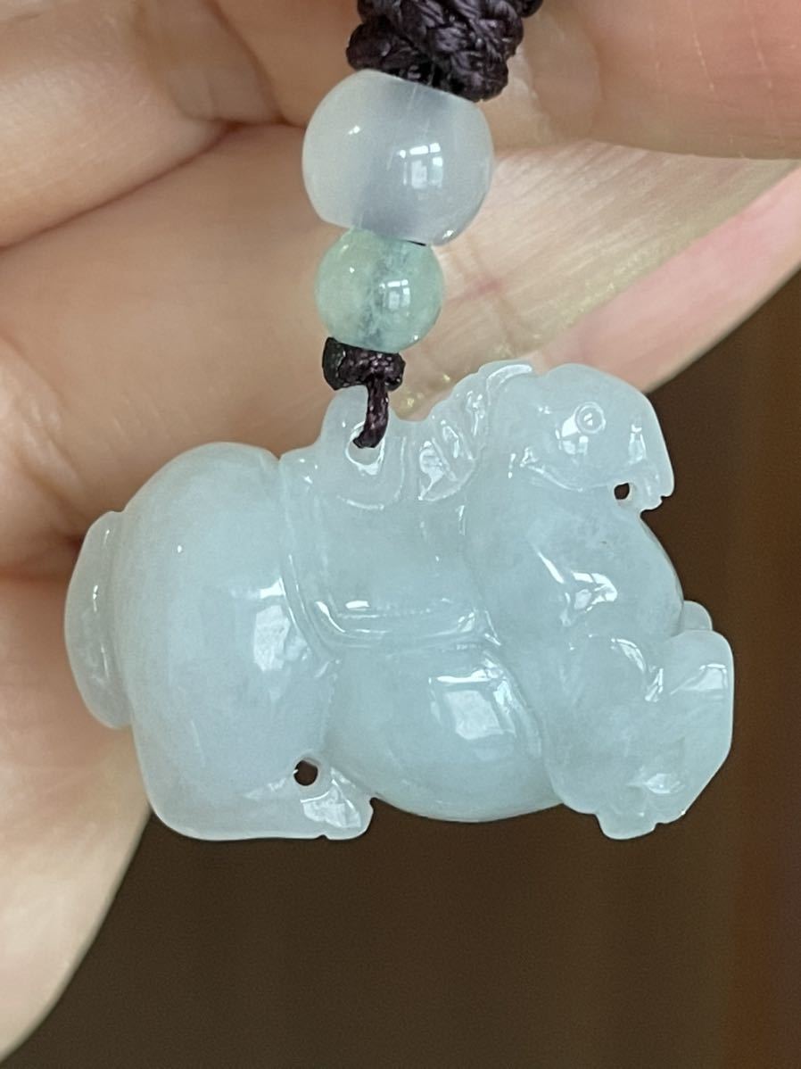 翡翠ペンダント根付置物 翡翠ペンダント根付置物