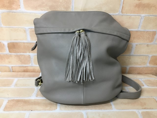 Ear Papillonner イアパピヨネ レザーバッグ 3way リュック ショルダーバッグ グレージュ リュックサック デイパック 売買されたオークション情報 Yahooの商品情報をアーカイブ公開 オークファン Aucfan Com