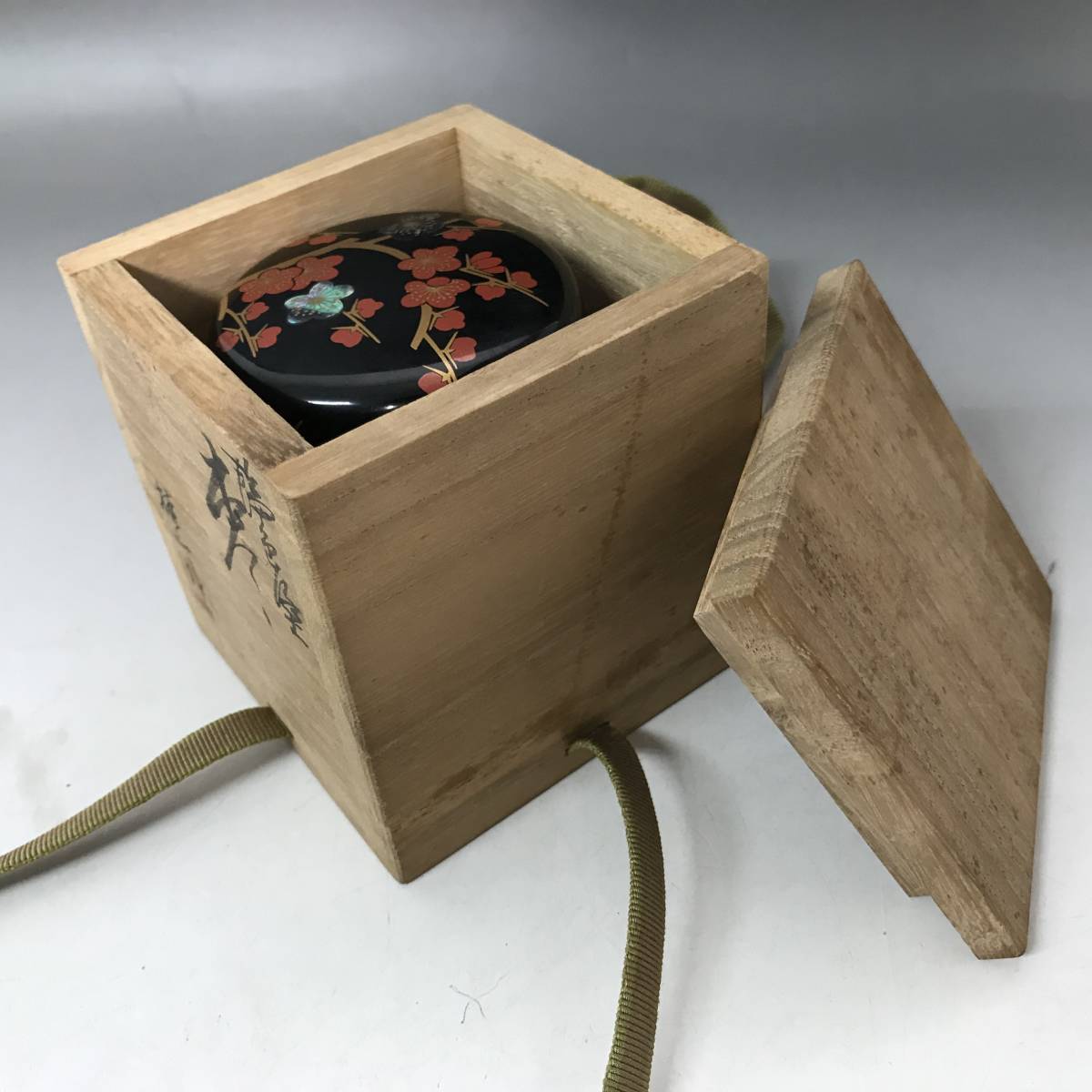 BY11/67 桂山/平野五郎 作 螺鈿梅花 蒔絵 棗 輪島塗 共箱/共布 茶道具 工芸 BY11/67 桂山/平野五郎 作 螺鈿梅花 蒔絵 棗 輪島塗 共箱/共布 茶道具 工芸