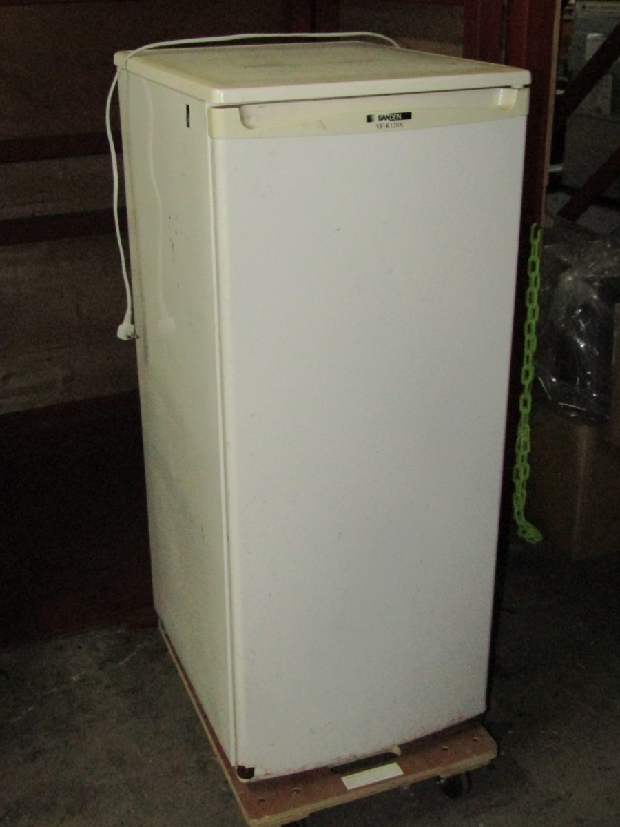 現状品】SANDEN サンデン 冷凍ストッカー 117L -20℃ 冷凍庫 横開き VF