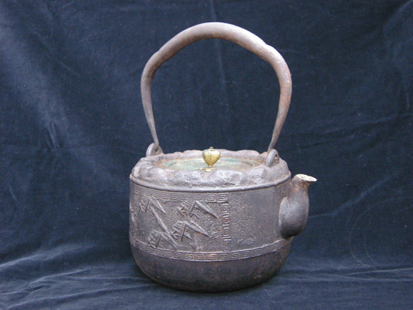龍文堂・岩口道安形鉄瓶・竹・鳥・古民具・骨董・工芸品・鉄味・145018