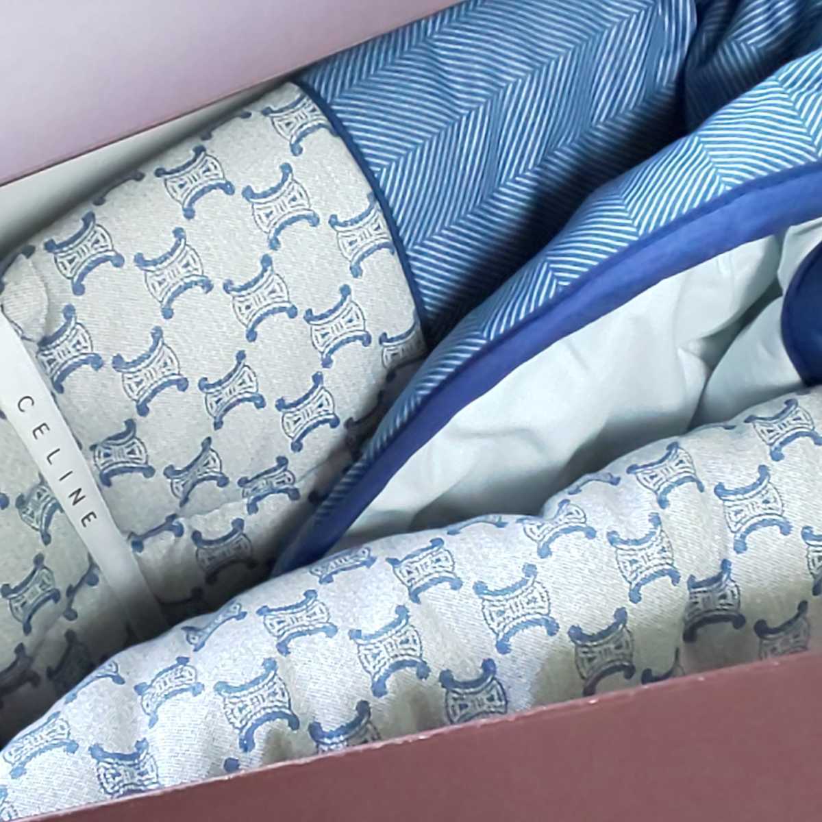 専用新品未使用♥️CELINE肌掛け布団 マカダム柄西川産業 新品/未使用/デッドストック】CELINE セリーヌ 合繊肌掛け布団 ふとん