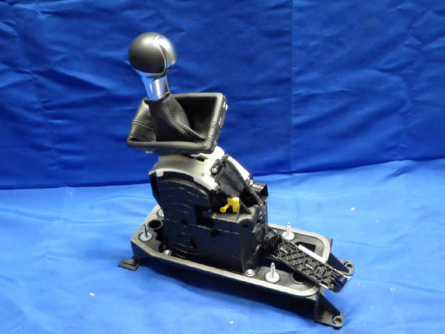 【大得価，豊富な】 H29年 アウディ A3 スポーツバック 1.4 DBA-8VCXS 8V シフトレバー ZNo:03005747(純正品)｜売買されたオークション情報、yahooの商品情報をアーカイブ公開 - オークファン 純正品