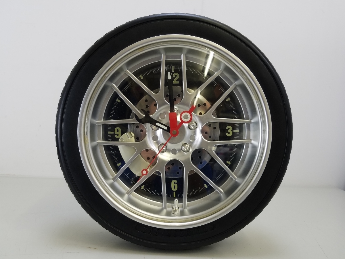 【HOT，定番人気】 タイヤ型 壁掛け時計 直径約35cm クォーツ レトロ クロック(アナログ)｜売買されたオークション情報、yahooの商品情報をアーカイブ公開 - オークファン 掛時計、柱時計
