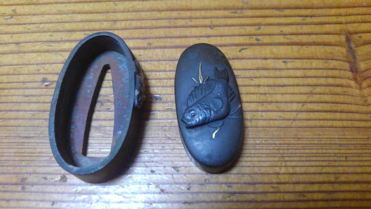 珍品 魚図 江戸期 揃い縁頭 赤銅地四分一金銀象嵌 鮎に虎魚