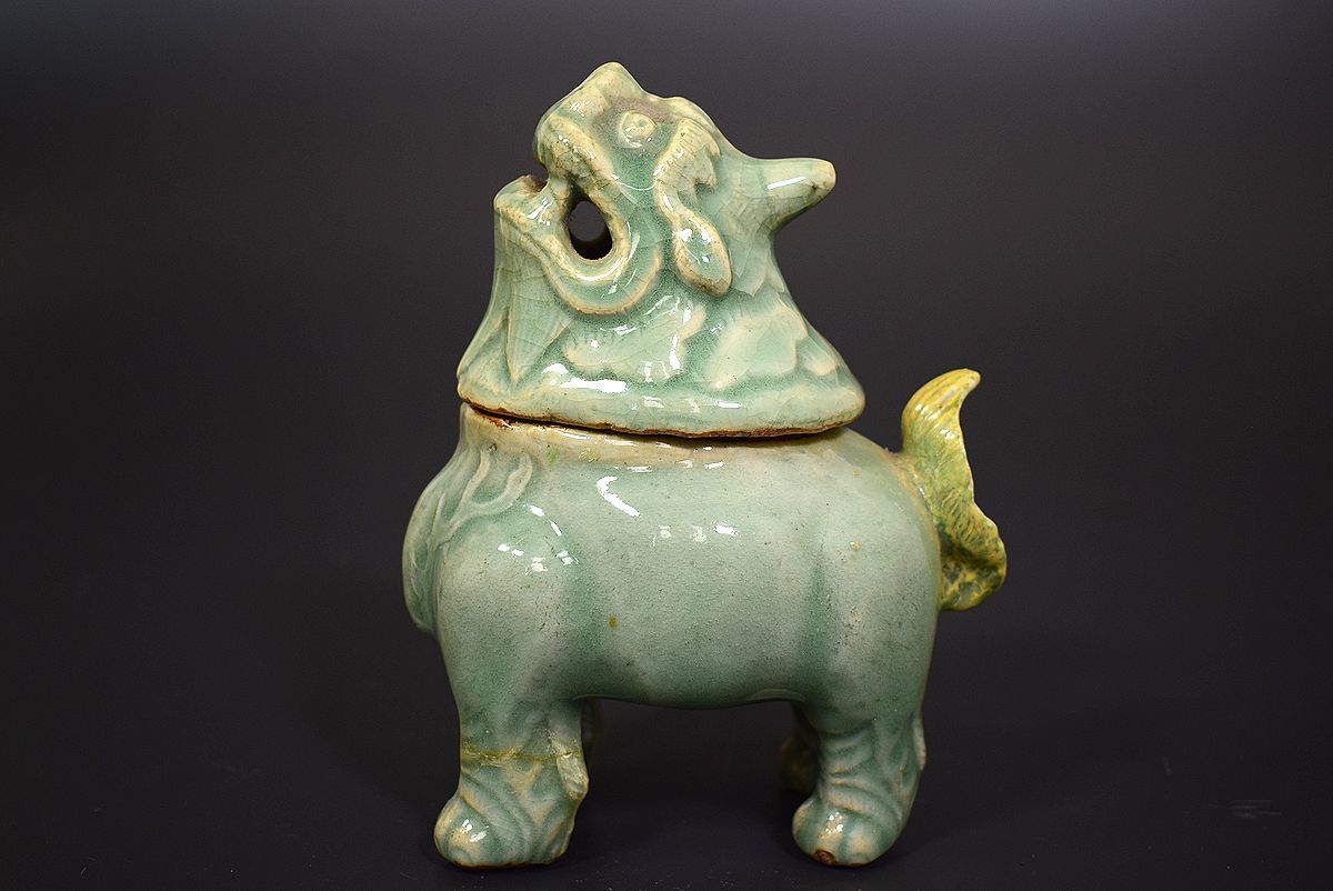 龍泉窯 青磁 | 収蔵品詳細 青磁袴腰香炉 作品を知る 明時代