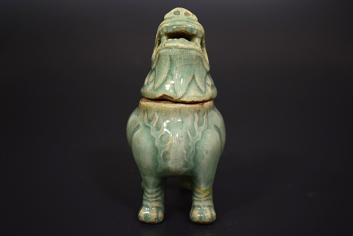 緑屋2□ 中国古玩 龍泉窯 七官青磁 獅子 香炉 陽刻 唐物 時代物 i9/12