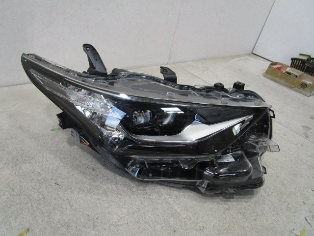トヨタ オーリス NZE181H 純正 LED 右ヘッドライト ICHIKOH 12-600