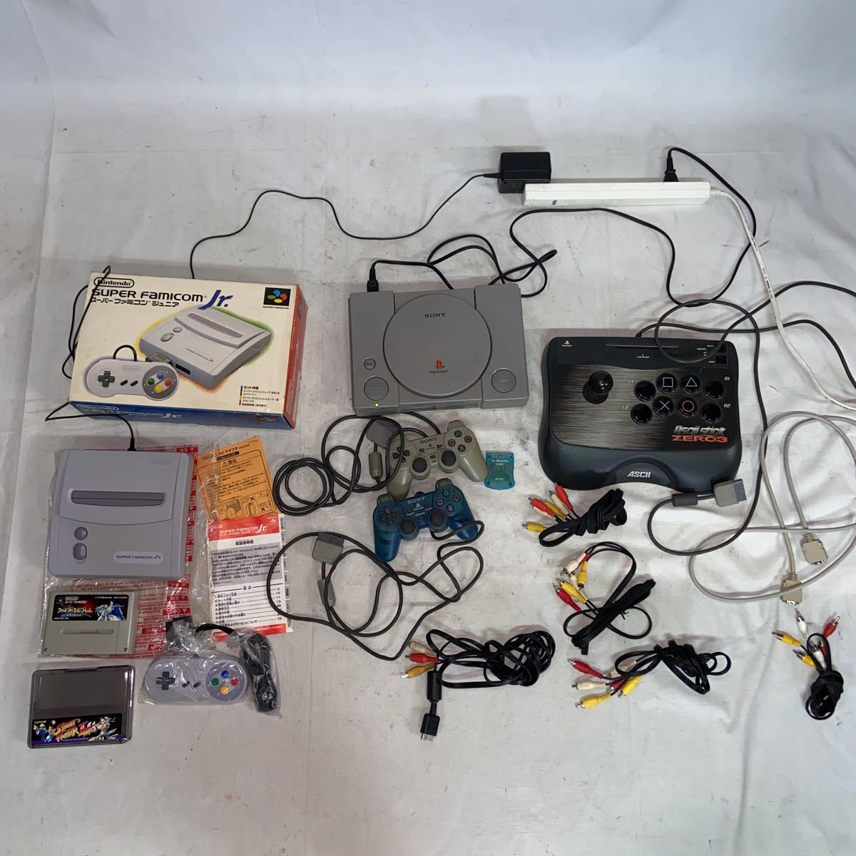 スーパーファミコンJr.。本体、コントローラー、ソフト、ソフトウェア