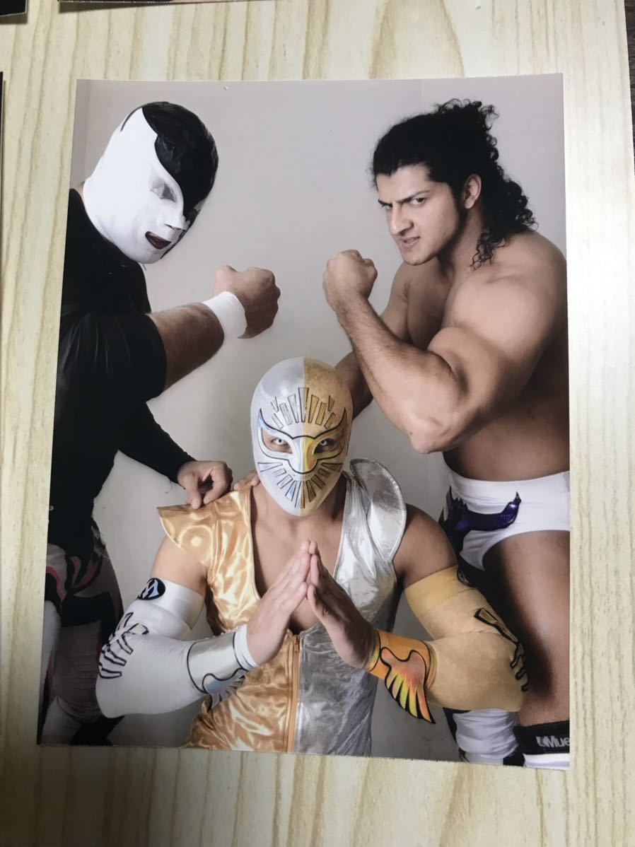 送料込み ラ・ソンブラ 本人着用プロレスマスク サイン入り 写真5枚