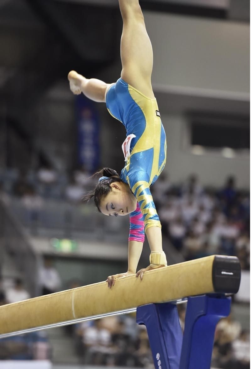 平岩優奈 体操 L判写真 13枚 女子体操 平均台 床運動(写真)｜売買