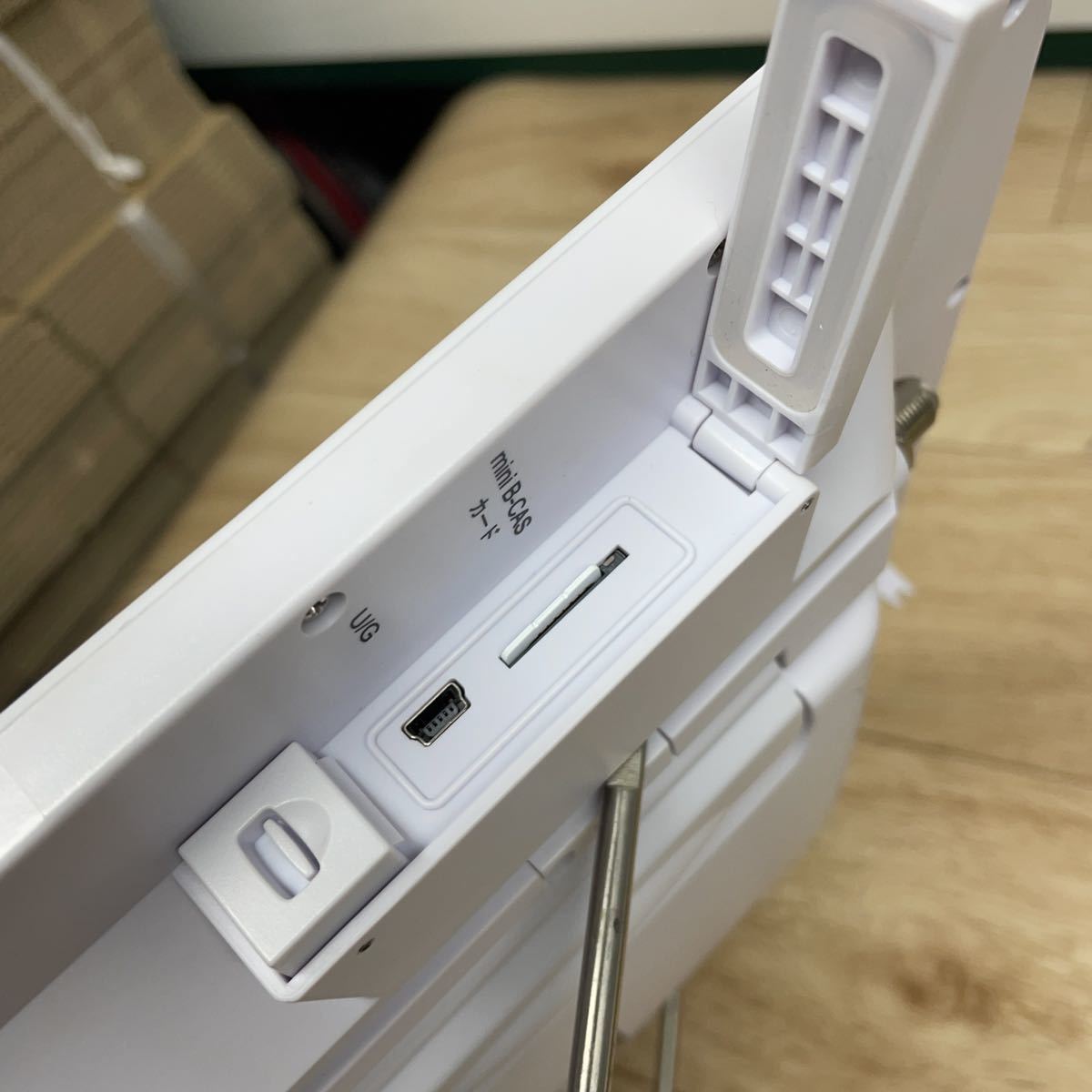 AiVN RV-121-FSWP 12インチ フルセグ搭載 防水 ポータブルTV