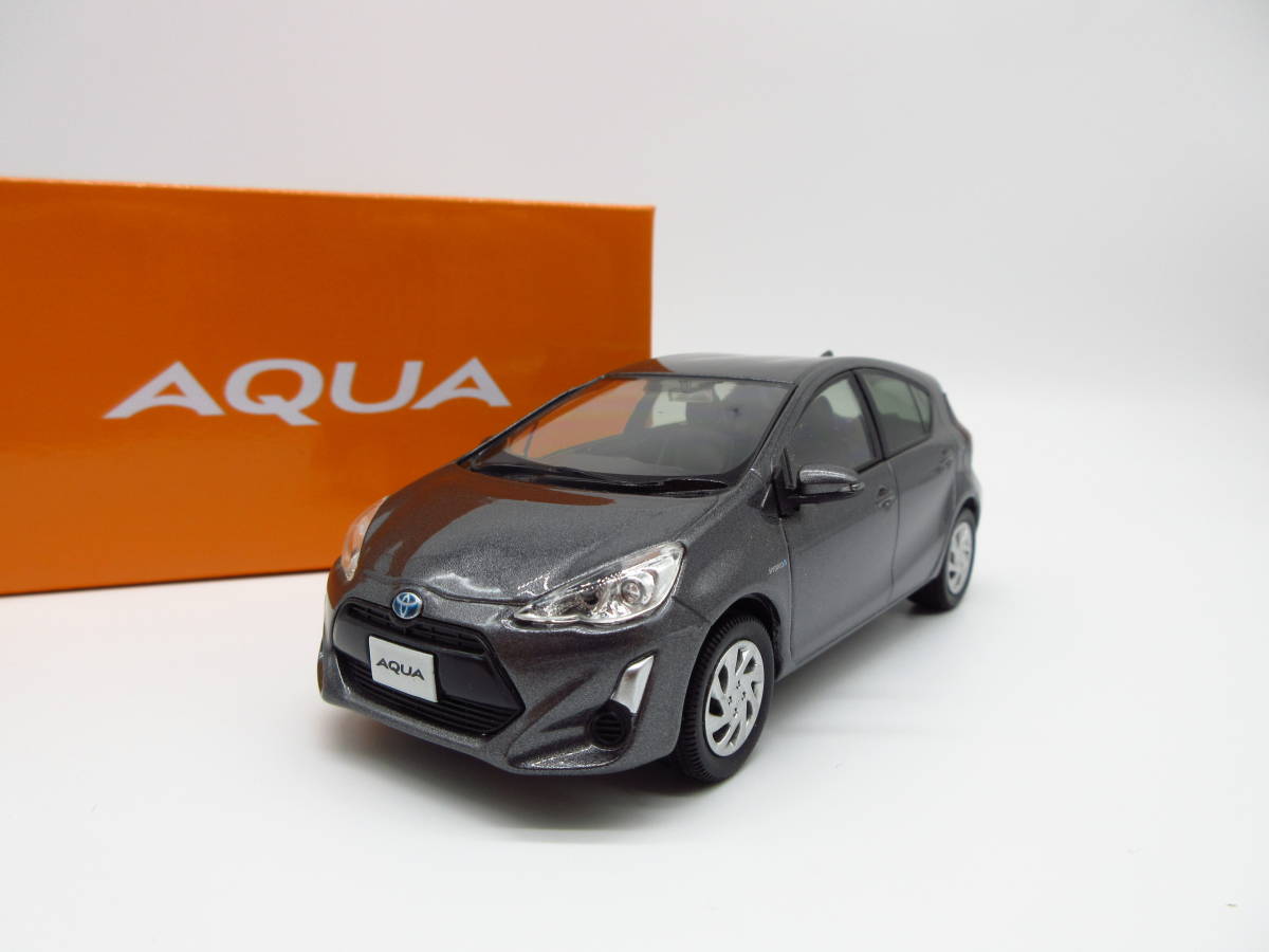 1/30 トヨタ アクア AQUA 中期 カラーサンプル 非売品 ミニカー　グレーメタリック