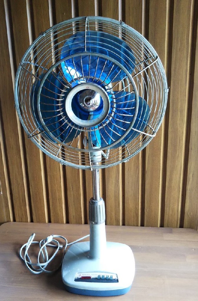 昭和レトロ 三菱電気扇 扇風機 MITSUBISHI 3枚羽 羽サイズ24㎝ 小ぶり