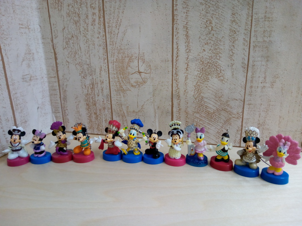 ディズニー フィギュア ストラップ キーホルダー セット - メルカリ 