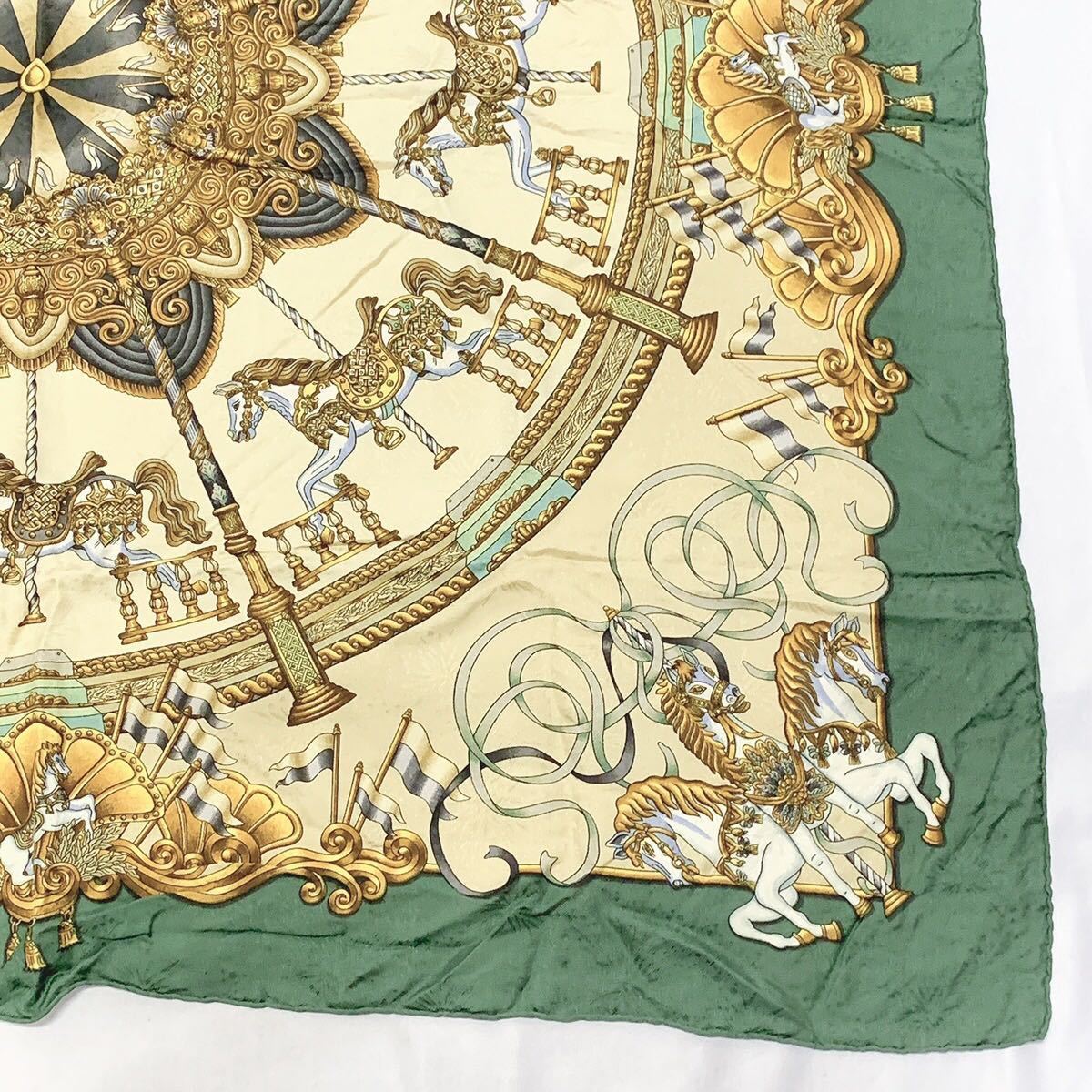エルメス HERMES 大判スカーフ シルクスカーフ 緑 グリーン 馬 白馬