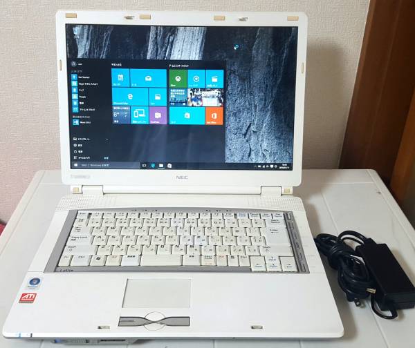 LL370/M AMD Sempron 3600+ 2.0GHz 2G 120G DVD±RW 無線LAN