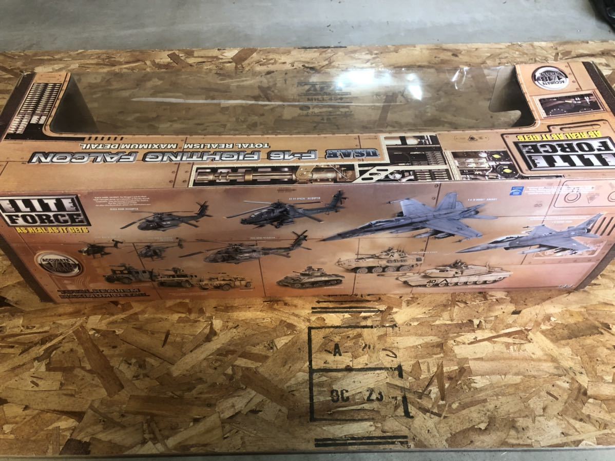BBI Elite Force 1:18 - 1⁄18 F-16 FALCON U.S.A.F. FIGHTING Page 0 Scale