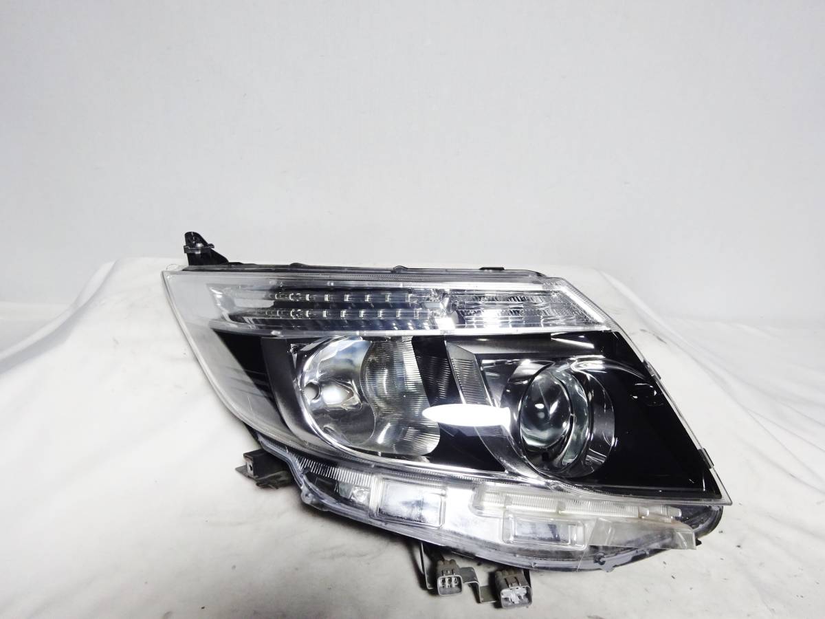 ヘッドライト エスクァイア 右 LED 後期 トヨタ ヘッドランプ 0