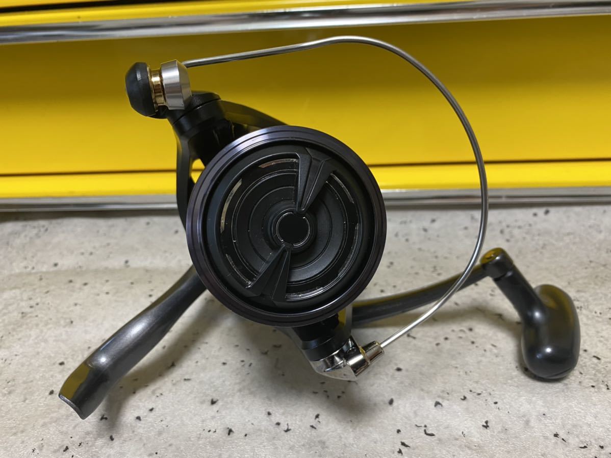 定番，送料無料 DAIWA ダイワ 17 クロスキャスト 5500 投げ 遠投げ スピニングリール 美品