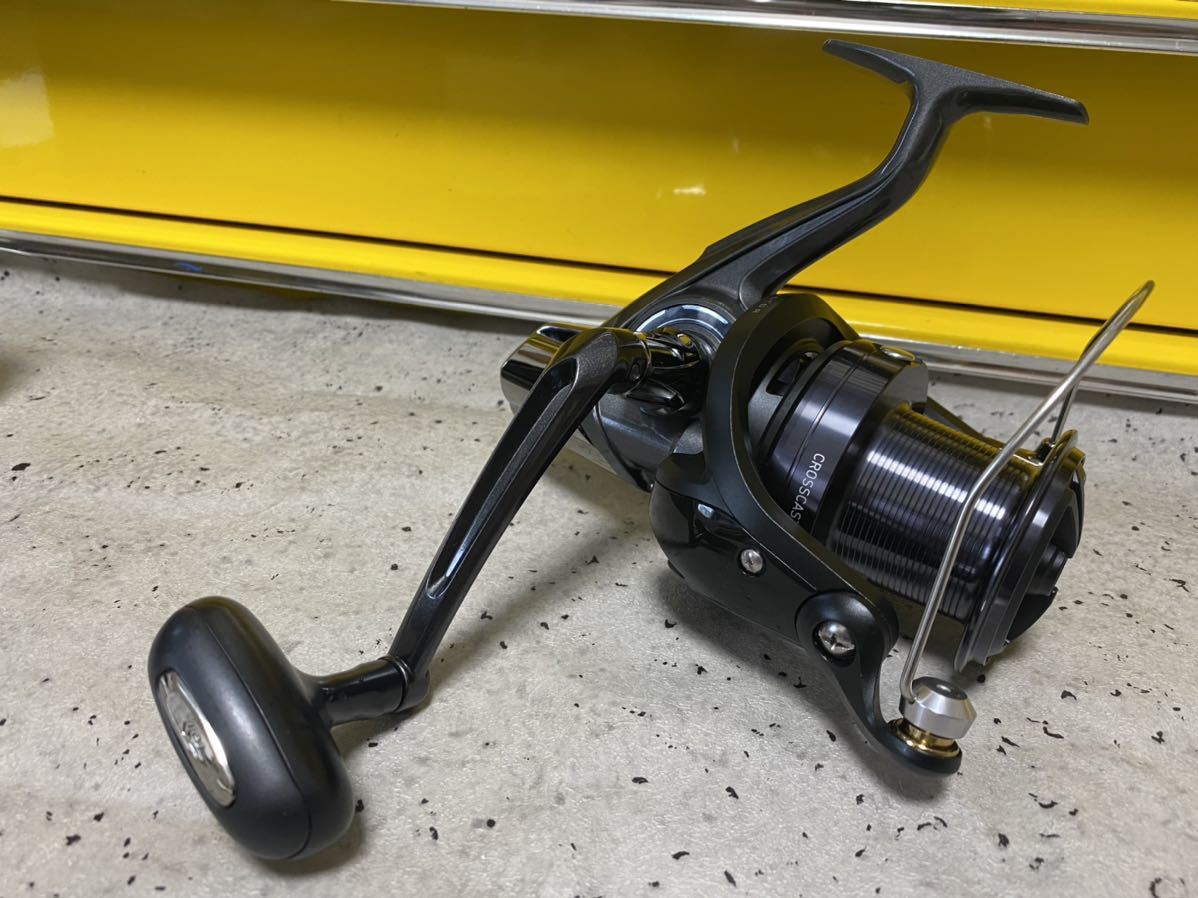定番，送料無料 DAIWA ダイワ 17 クロスキャスト 5500 投げ 遠投げ スピニングリール 美品
