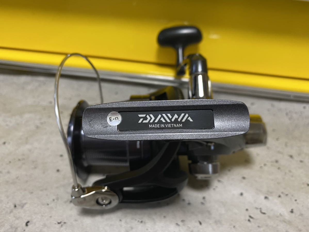 定番，送料無料 DAIWA ダイワ 17 クロスキャスト 5500 投げ 遠投げ スピニングリール 美品