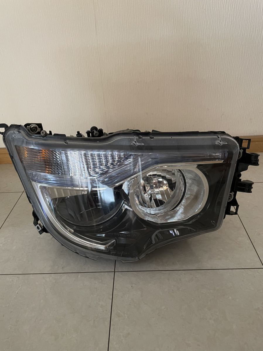 三菱スーパーグレード右ヘッドライト 三菱ふそう スーパーグレート HID