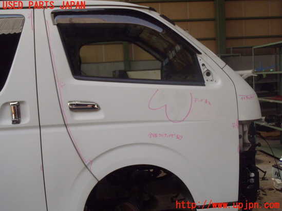 2UPJ-16881230]ハイエースバン200系(KDH201V)右前ドア 中古