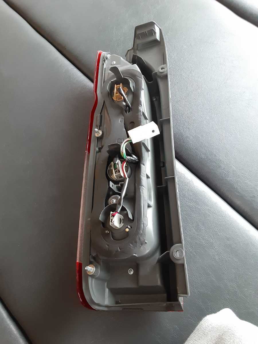 ハイエーステールランプ運転席側新品未使用お値下げ不可 ハイエーステールランプ運転席側 テールランプ 200系 ハイエース HOUSE