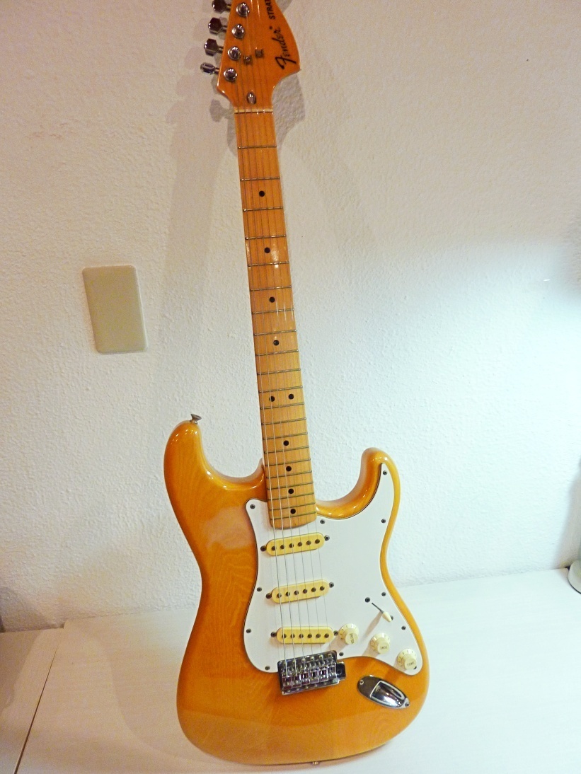 美しい価格 Fender JAPAN STRATOCASTER 1988-1989 エレキギター