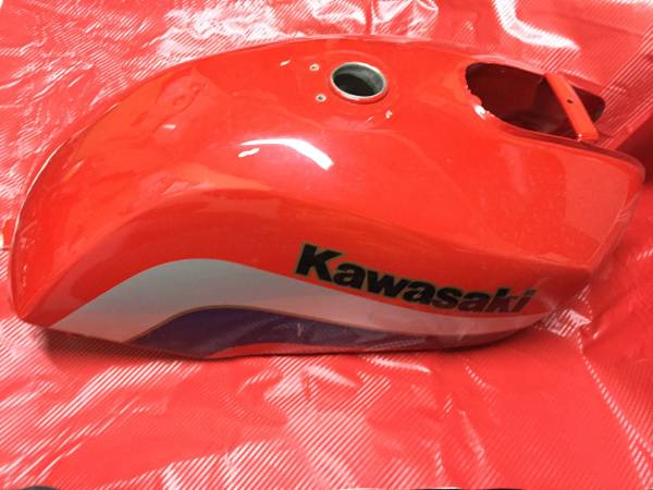 GPZ400F 燃料タンク 売り切り商品！