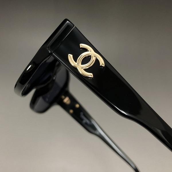 赤字超特価，得価 美品 シャネル【CHANEL】サングラス 黒色 正規ケース